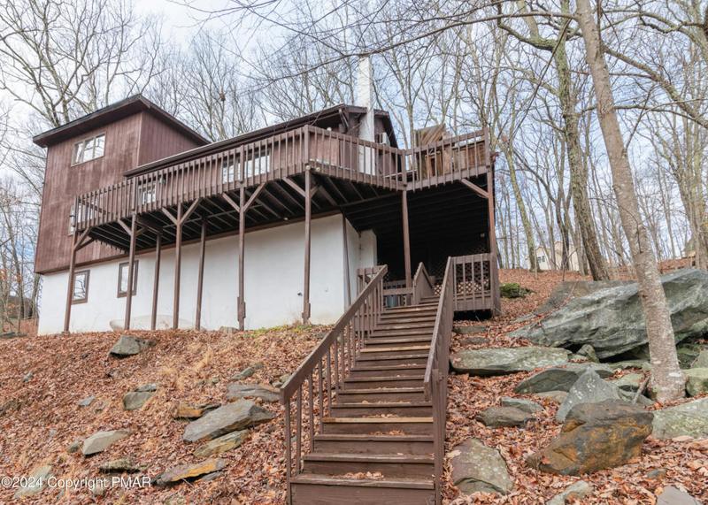 142 CANTERBURY RD, Bushkill, PA 18324 Single Family Residence For Sale  MLS# PM-112426