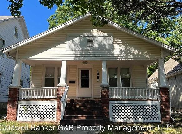 1607 SW Clay St - Topeka, KS 66604 - Home For Rent