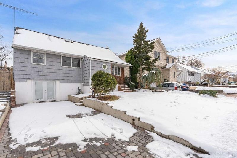 92 Isabelle Street, Metuchen, NJ 08840  625316333 for Rent