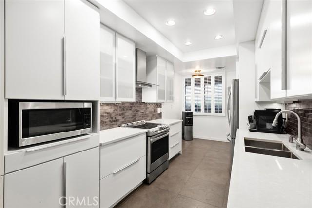 141 S Linden 203, Beverly Hills CA 90212 for Sale