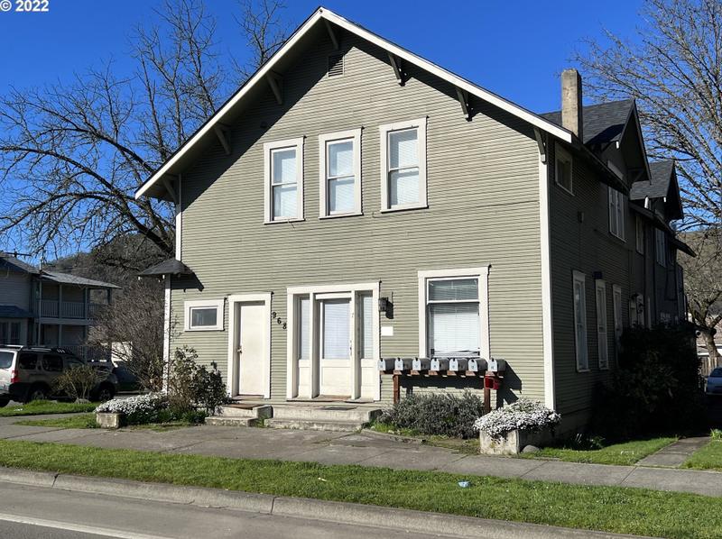 968 SE Pine St, Roseburg, OR 97470 - MLS 23298829 for Sale