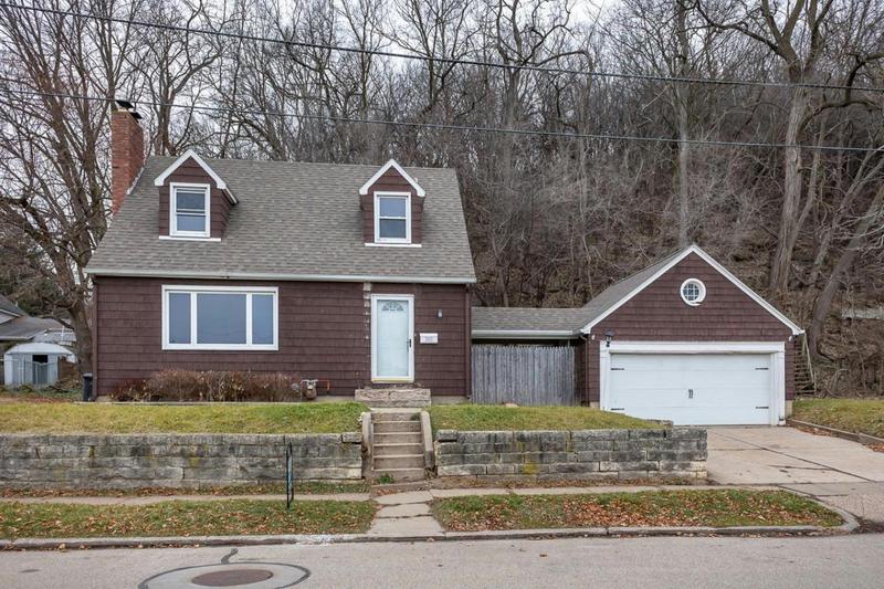 2025 LINCOLN AVE, Dubuque, IA 52001 Single Family Residence For Sale  MLS# 148628