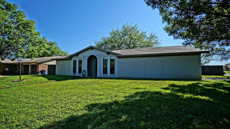 329 Linda Dr, Burleson, TX 76028 for Rent