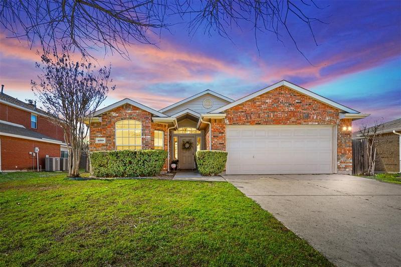 1008 Swan Cir, Saginaw, TX 76131 for Sale