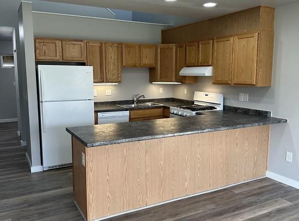 1930 N Creekwood Park Cir - Palmer, AK 99645 - Home For Rent