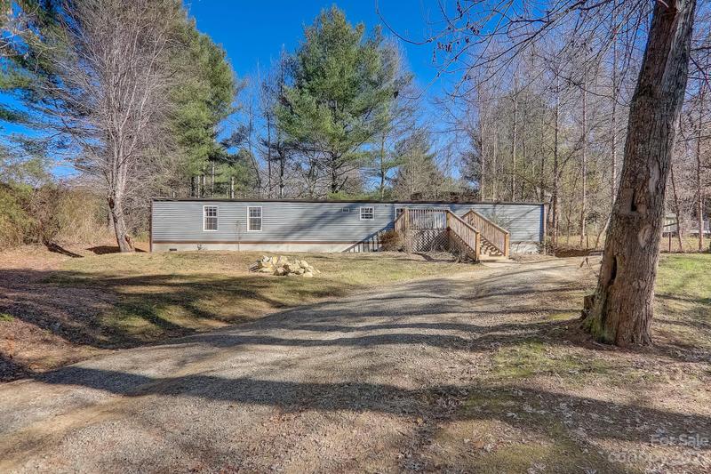 140 Fox Ridge Drive, Hendersonville, NC 28739 for Sale