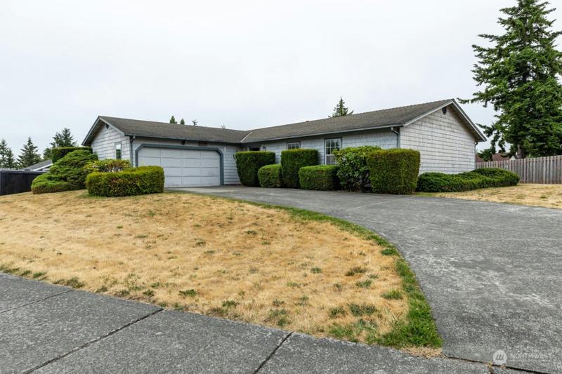 1243 SW BARRINGTON DR, Oak Harbor, WA 98277 Single Family Residence For Sale  MLS# 2192022