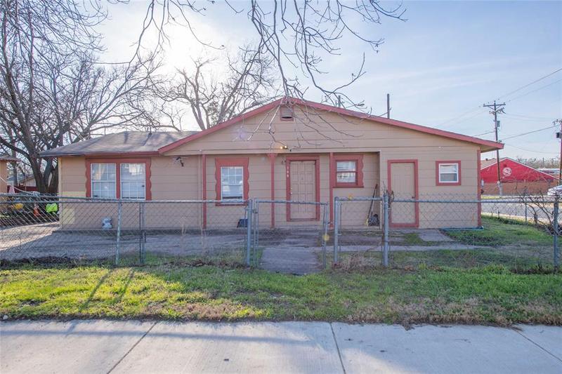 300 S Main St, Elgin, TX 78621 for Sale