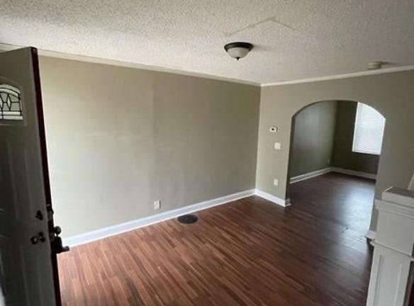 308 9th St - Upland, PA 19015 - Home For Rent