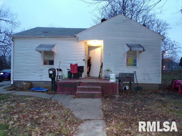 1112 WARREN ST, Davenport, IA 52804 Single Family Residence For Sale  MLS# QC4248653
