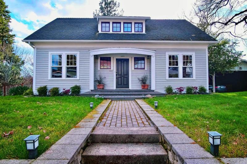 649 NW B ST, Grants Pass, OR 97526 Single Family Residence For Sale  MLS# 220176958