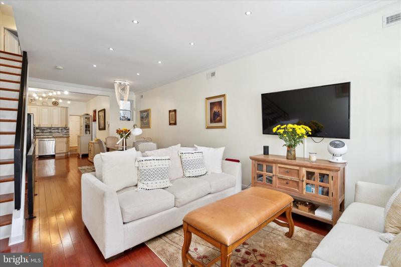 2045 partinson Street, Philadelphia, PA 19146 for Sale