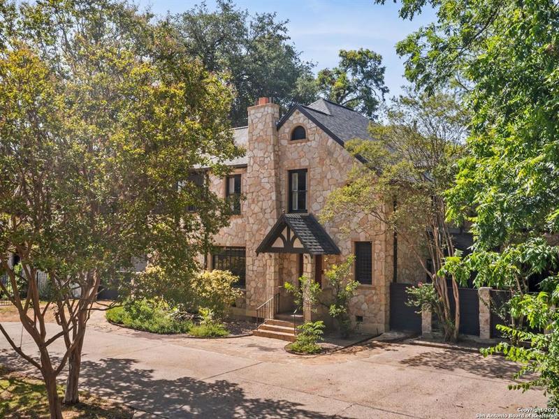 338 E MELROSE DR, Olmos Park, TX 78212-2444 for Sale