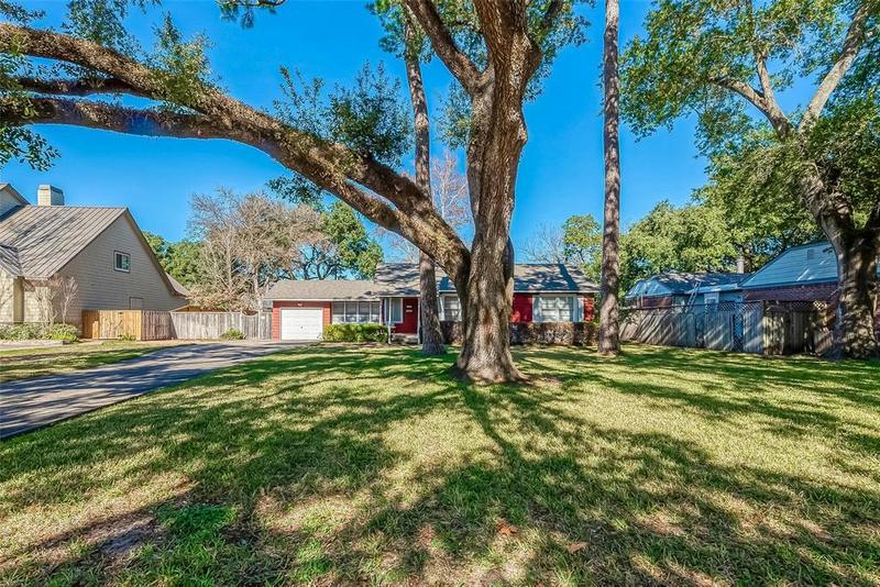 8606 WESTVIEW DR, Houston, TX 77055 Single Family Residence For Sale  MLS# 53326341