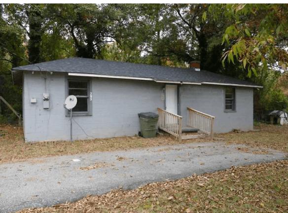 203 Lee St - Gaffney, SC 29340 - Home For Rent