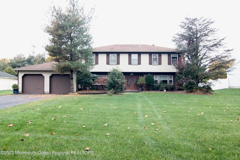12 Lighthouse Drive, Freehold, NJ 07728 for Sale