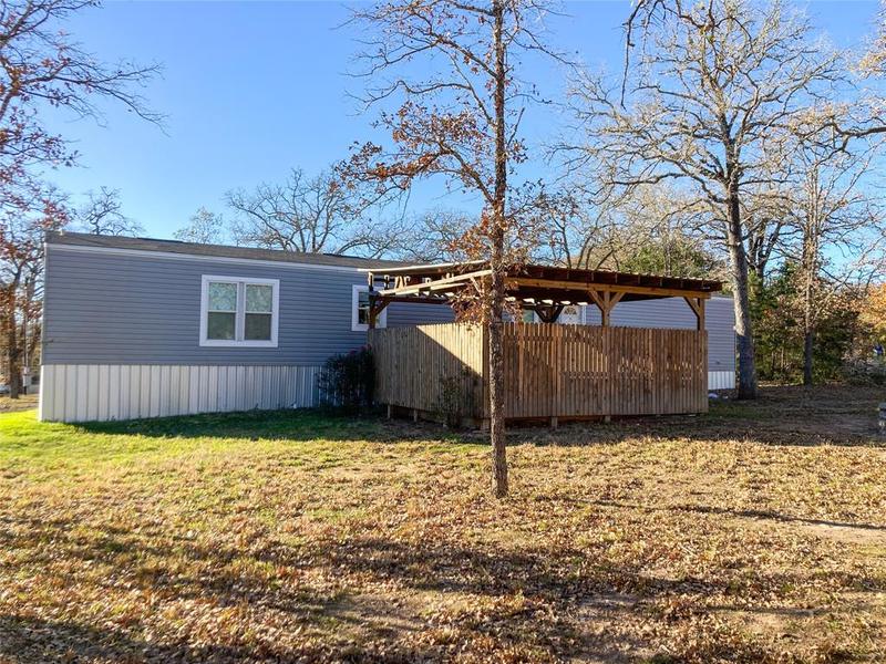 102 Cheyenne Dr, Smithville, TX 78957 for Sale