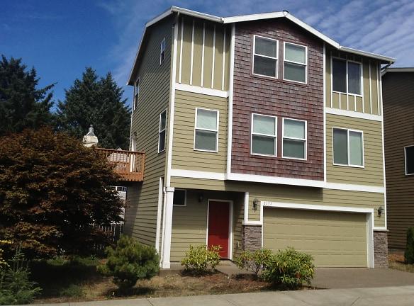 2037 SE 3rd St - Lincoln City, OR 97367 - Home For Rent