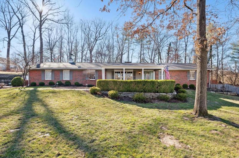 8 Woods Hill Dr, Town and Country, MO 63017 - MLS 24002995 for Sale