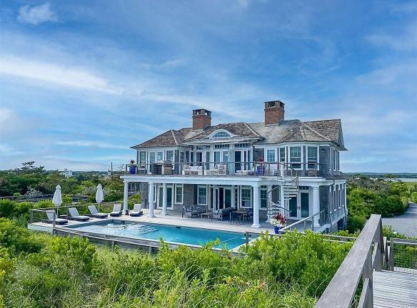202 Dune Rd - Quogue, NY 11959 - Home For Rent