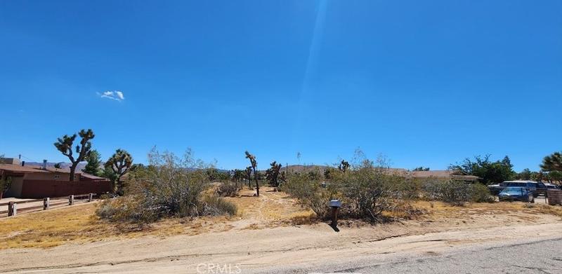 58811 Sun Via Dr, Joshua Tree, CA 92284 - MLS DW23213615 for Sale
