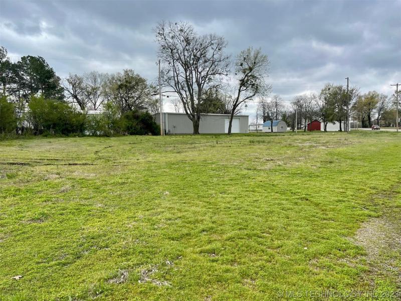 1205 S MCKENNA ST, Poteau, OK 74953 Single Family Residence For Sale  MLS# 2332565