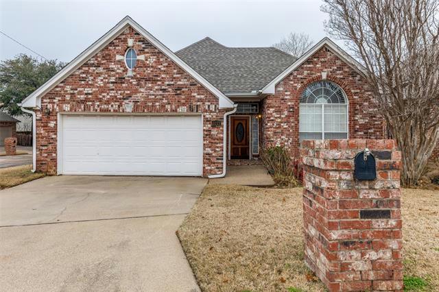 3227 VILLAGE OAK DR, Arlington, TX 76017 Single Family Residence For Sale  MLS# 20530972