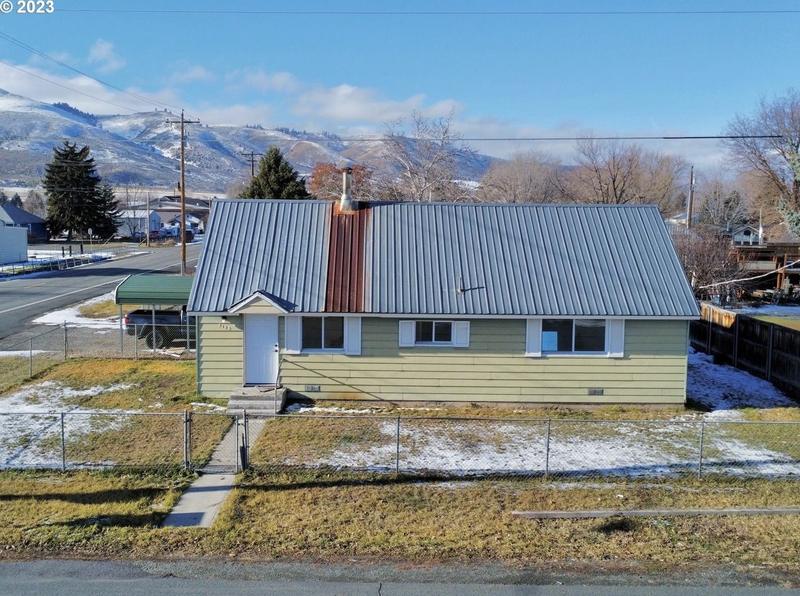 2125 14th St, Baker City, OR 97814 - MLS 23608576 for Sale