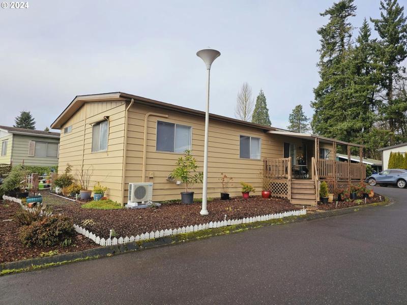 3405 SE VINEYARD RD UNIT 81, Milwaukie, OR 97267 Manufactured Home For Sale  MLS# 24381321